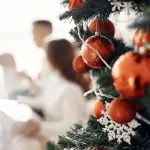 7 idee creative e sostenibili per decorare l’albero di Natale