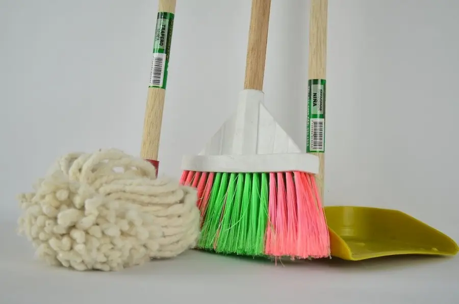 Come pulire i pavimenti in casa: trucchi e consigli